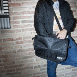UDG U9450BL/OR Ultimate CourierBag Black Orange Inside