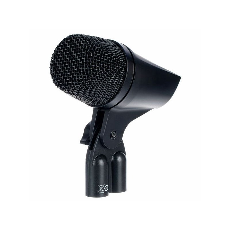 AKG P2