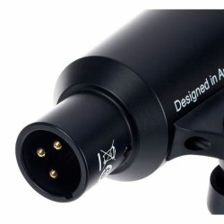 AKG P4