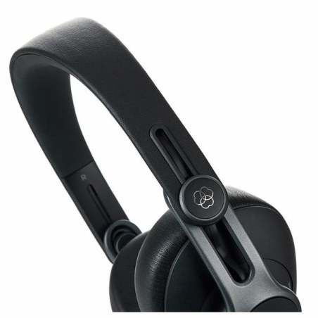 AKG K371