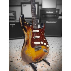 Fender Custom Shop 61 Strat Super Heavy Relic Aged 3C SB