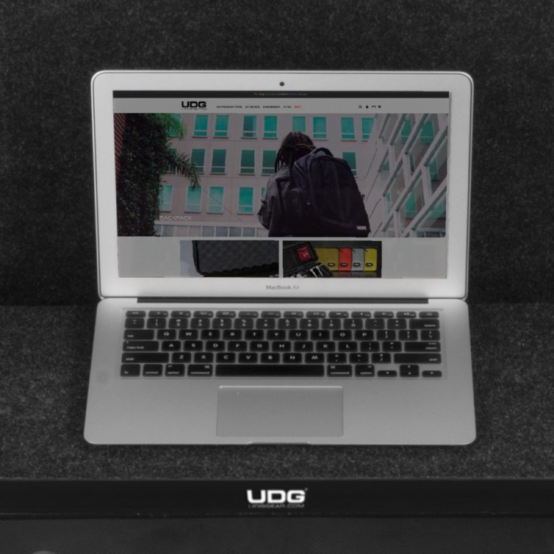 UDG U91062BL Ultimate Flight Case Traktor Kontrol S2 MK3 BLK Plus
