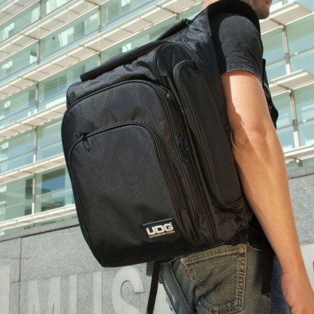 UDG U9101BL/OR Ultimate DIGI Backpack Black/Orange Inside