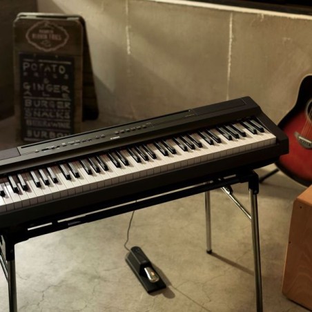 YAMAHA P-121B