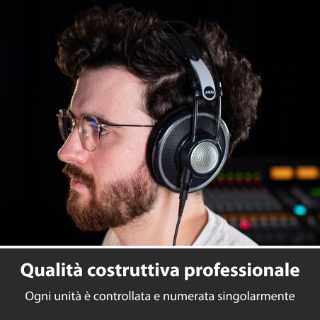 AKG K702