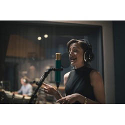 AKG K872