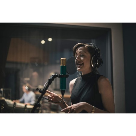 AKG K872