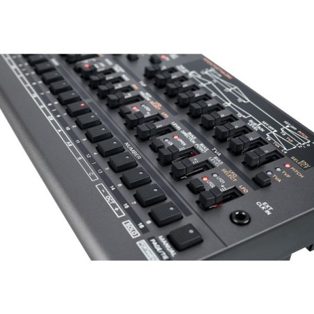 Roland JD-08
