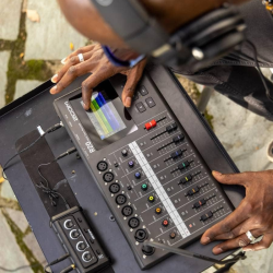 ZOOM R20 Multi Track Recorder
